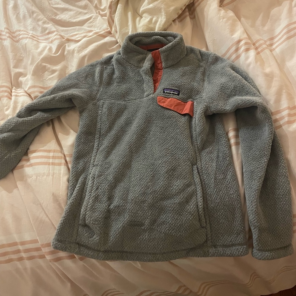 grey/pink patagonia fleece